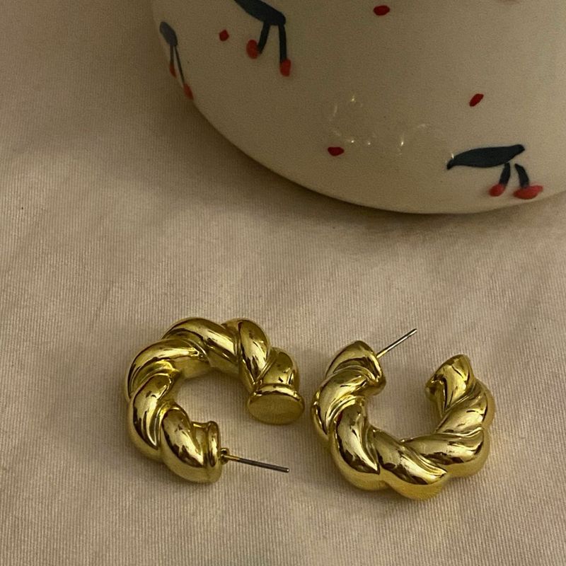 chunky gold twisted hoops