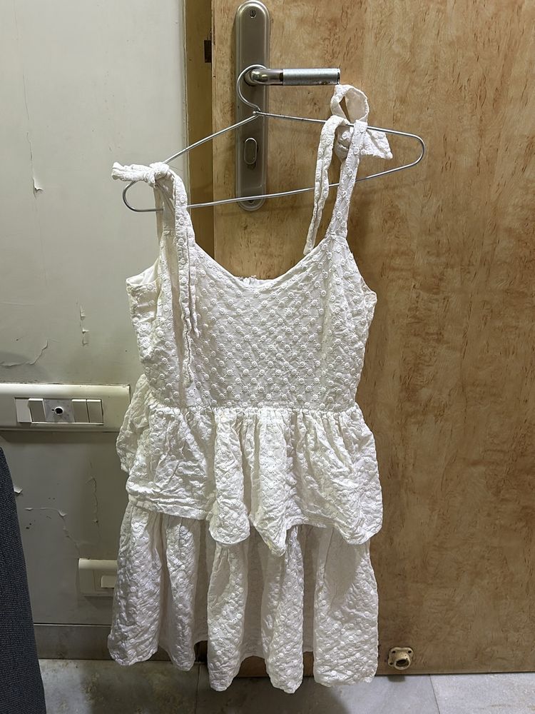 Cotton White Dress. Cute. Makes Waist Look Nice