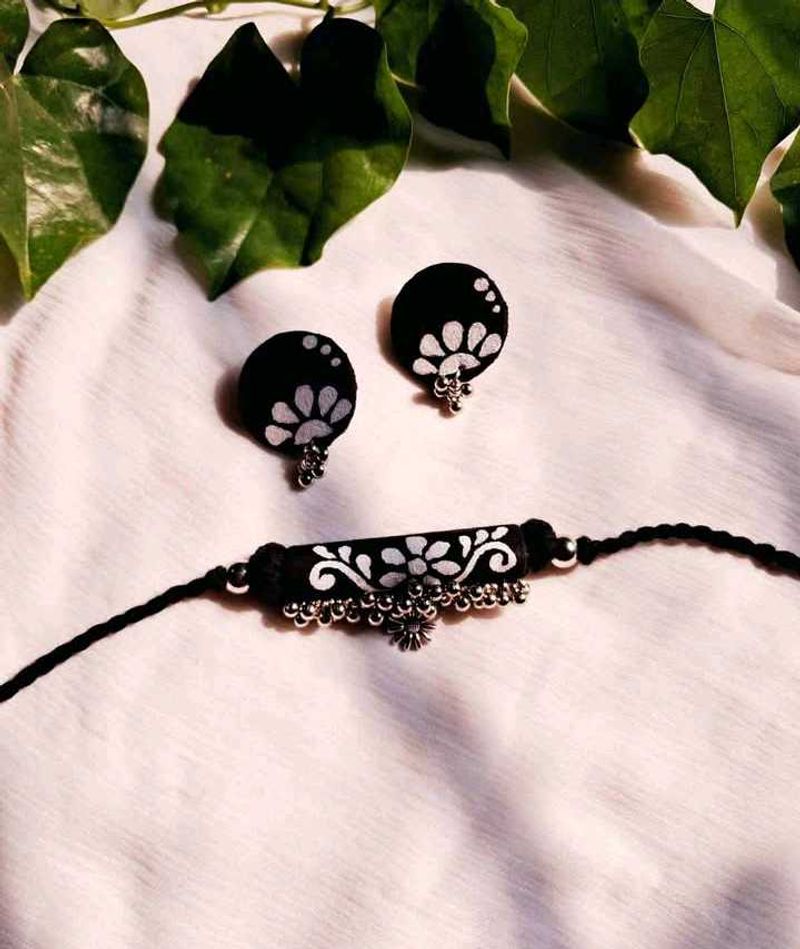 Black Pencil Choker