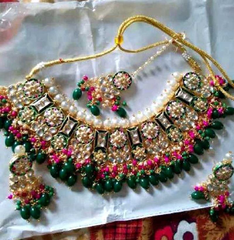 Elegant Kundan Jewelry Set