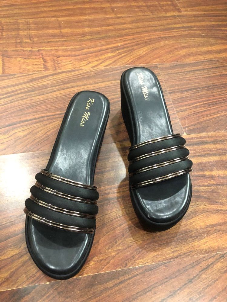 Chic Black Wedges Size UK4