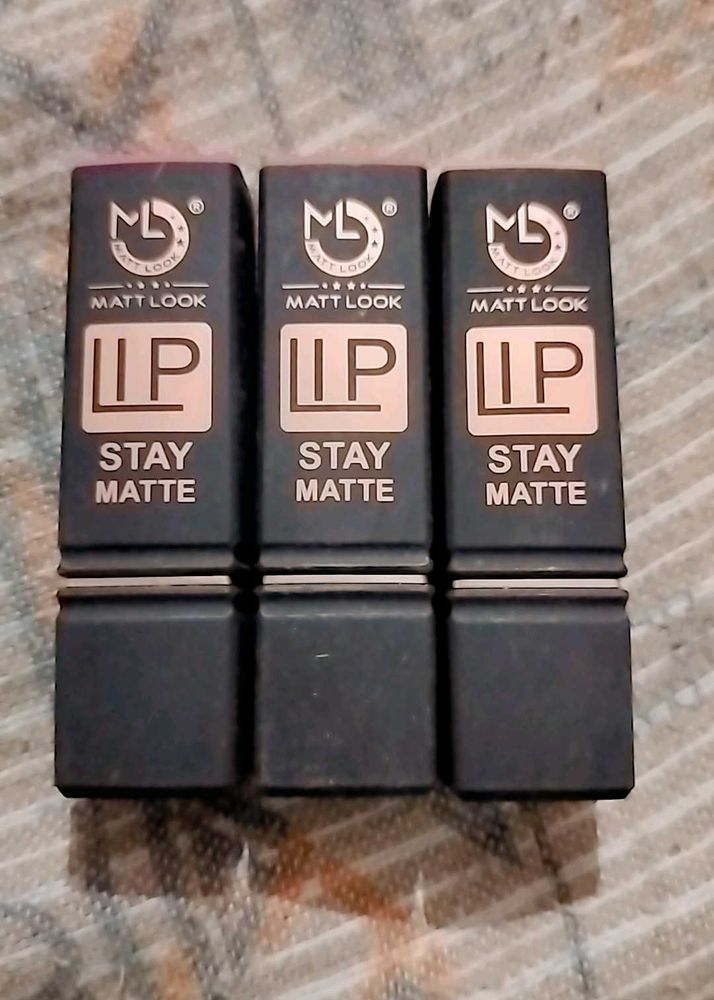 Glossy Lipsticks