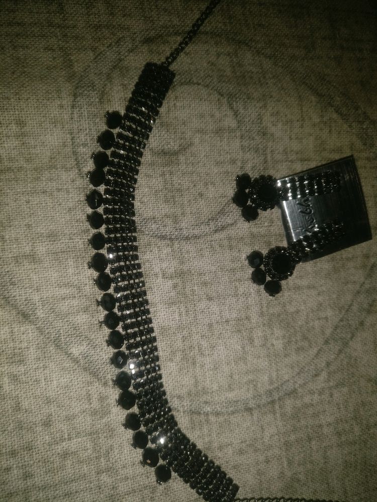 Black Diamond Studded Necklace With Earrings.