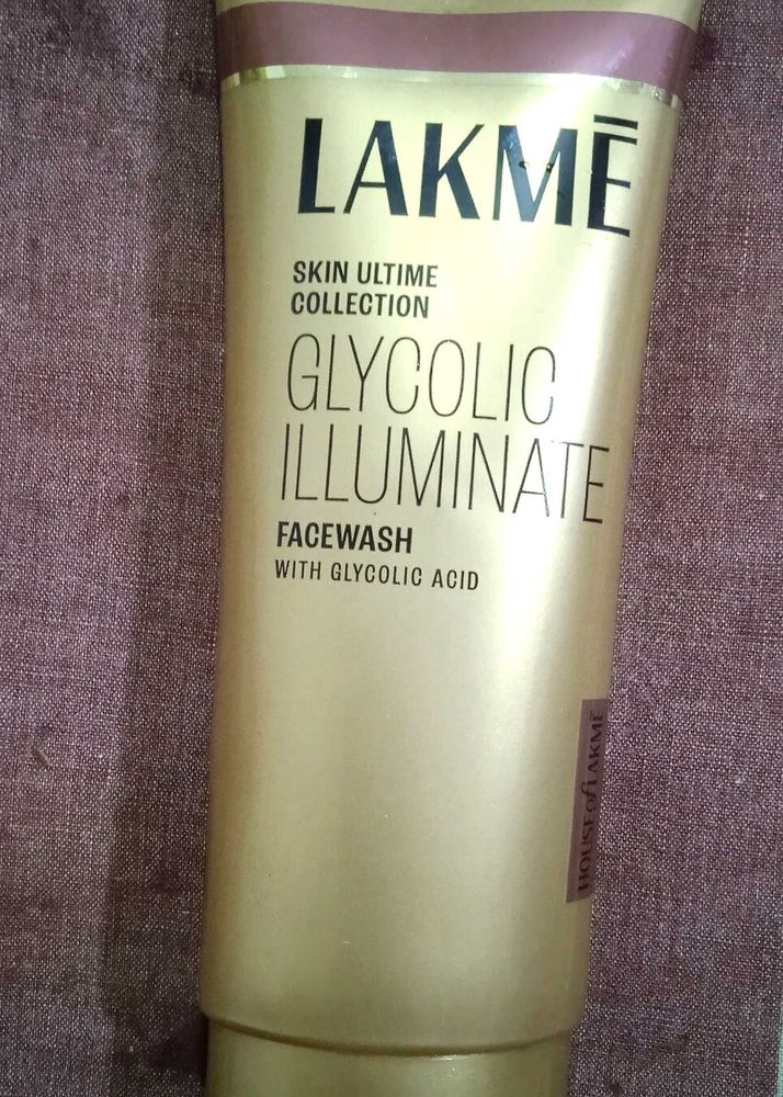 Lakme Glycolic Illuminate Facewash
