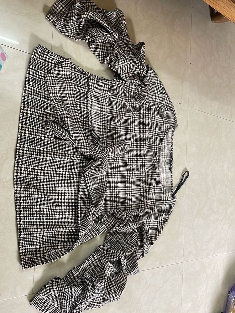 Plaid Ruffle Sleeve Top
