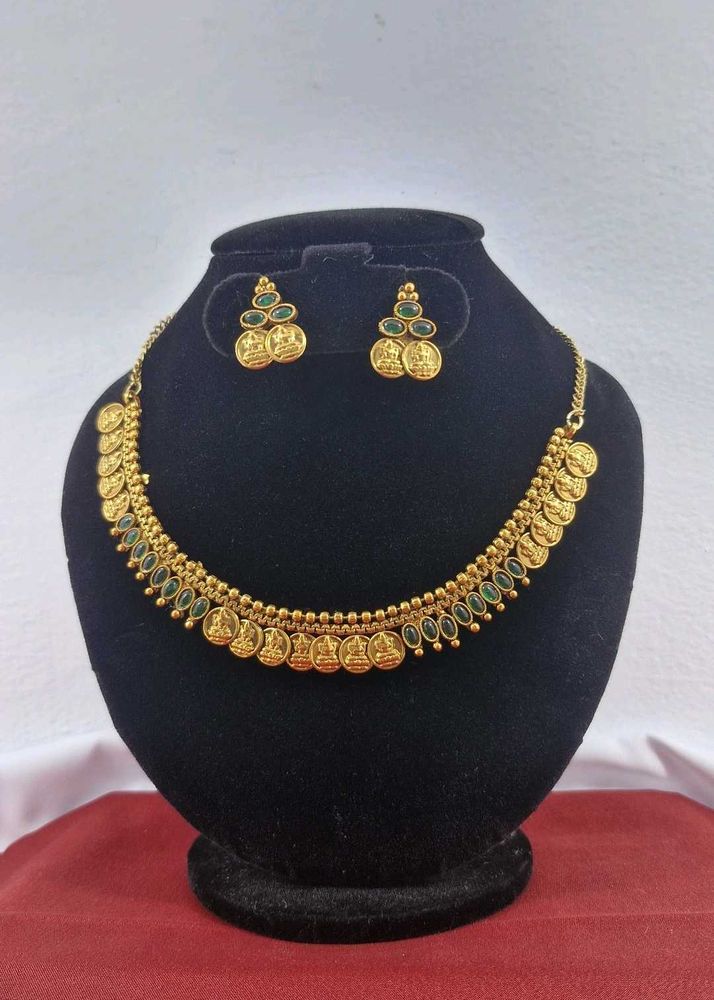 Elegant Coin Necklace Set