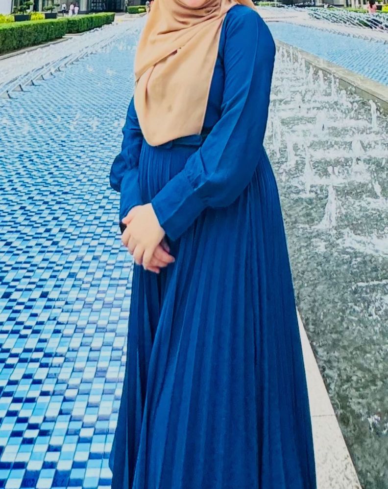 Elegant Pleated Maxi Dress