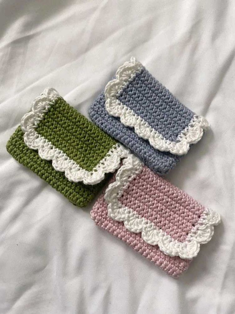Crochet Ruffle Pouch