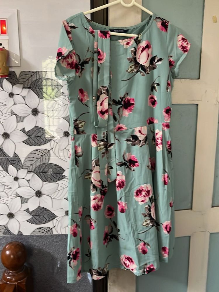Tokyo Talkies Stylish Midi Dress