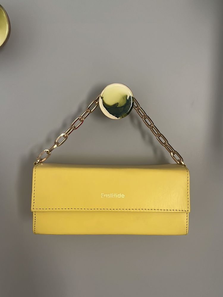 Yello Clutch