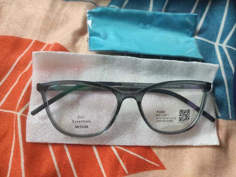 Lenskart Air Essentials Cat Eyeglasses