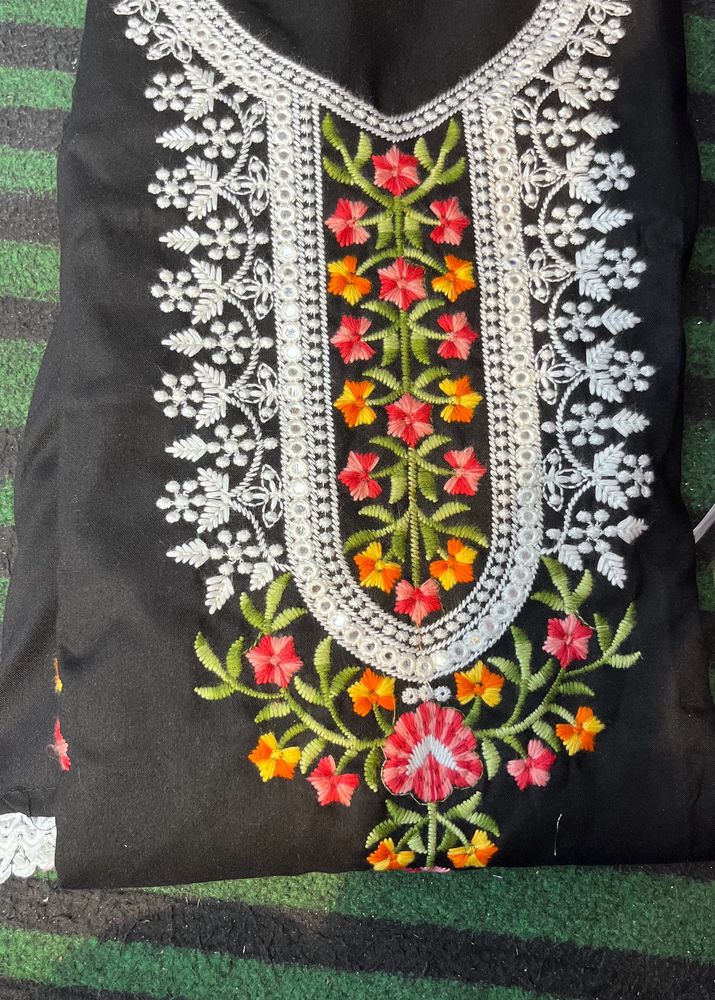 Amazing Kurta Set With Dupatta In Black