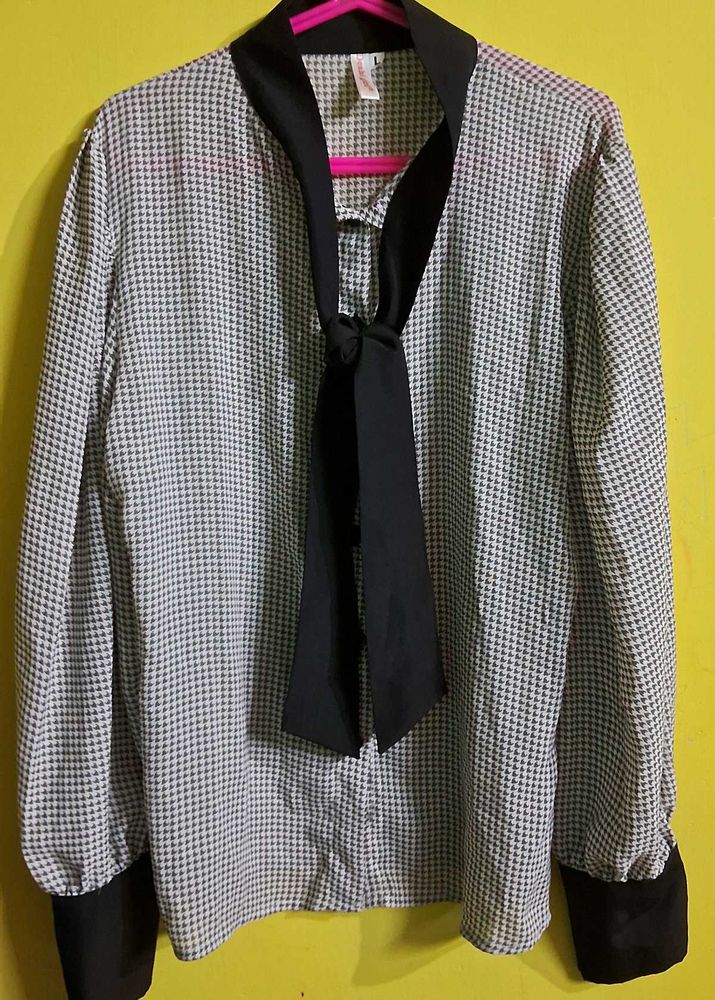 Checkered Blouse with Tie Neck M Size