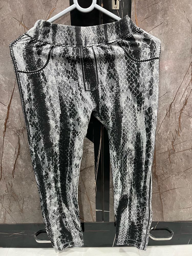 MH3 Black and White Jeggings