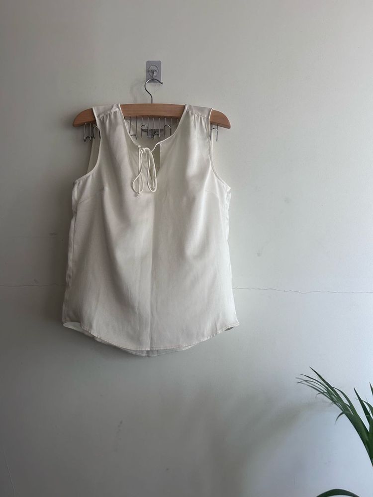 H&amp;M Off White Top - S