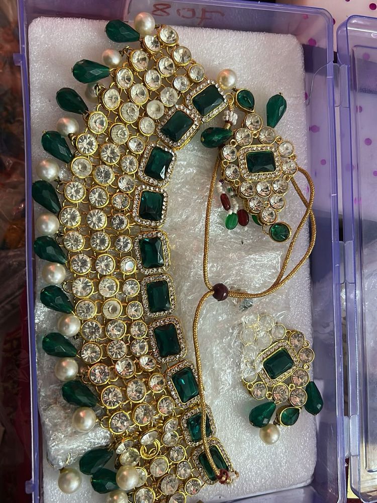 Elegant Emerald Jewelry Set