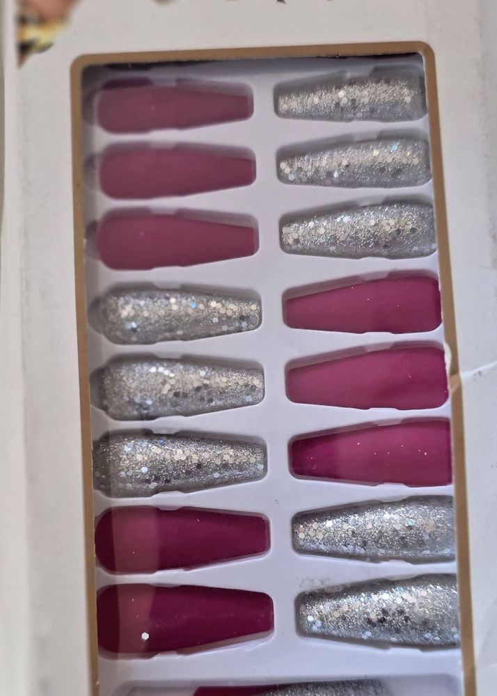 Artificail reusable nails