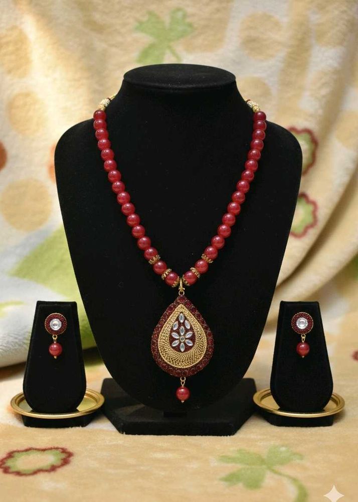 Red Beaded Necklace Set
