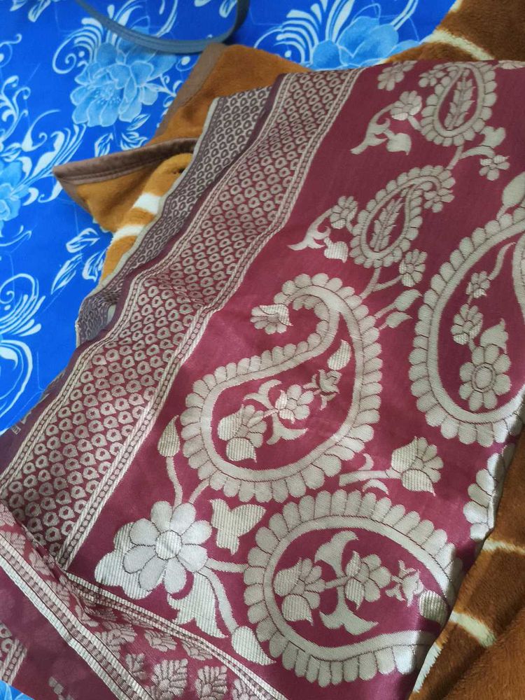 Elegant Maroon Paisley Dupatta