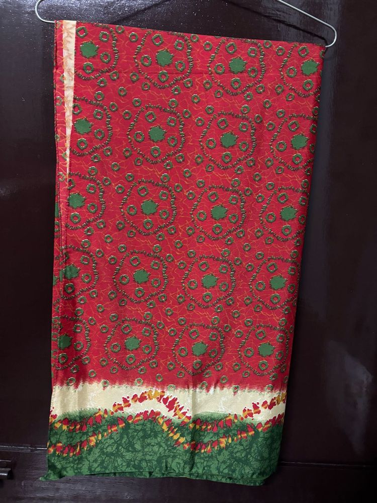 Red &amp; Green Bandhani Saree