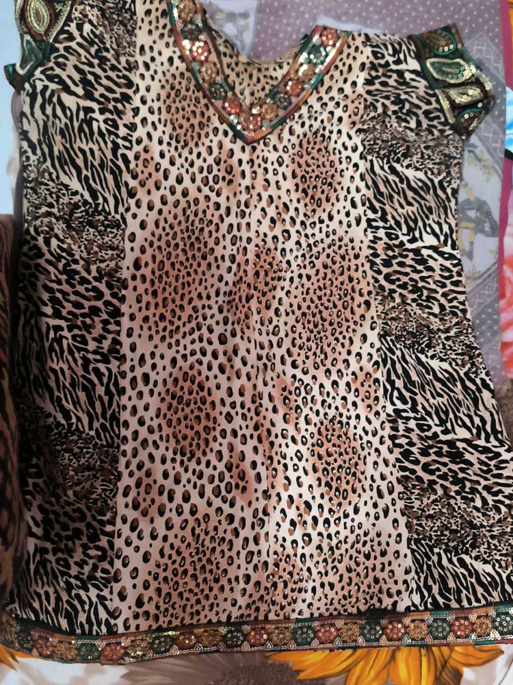 Woman Short Cotton Kurti With Colour Full Lase