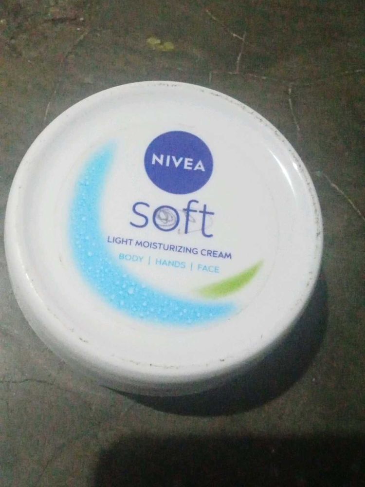 Nivea Soft Moisturizing Cream