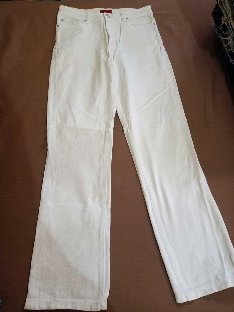 white jean