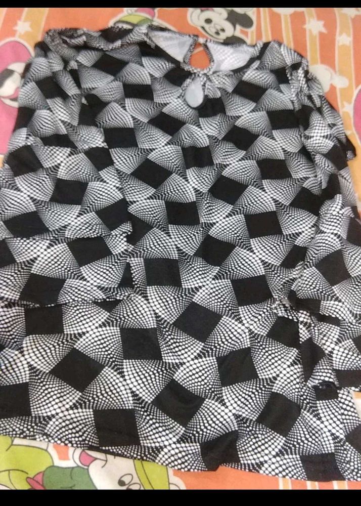 Patterned Black &amp; White Top