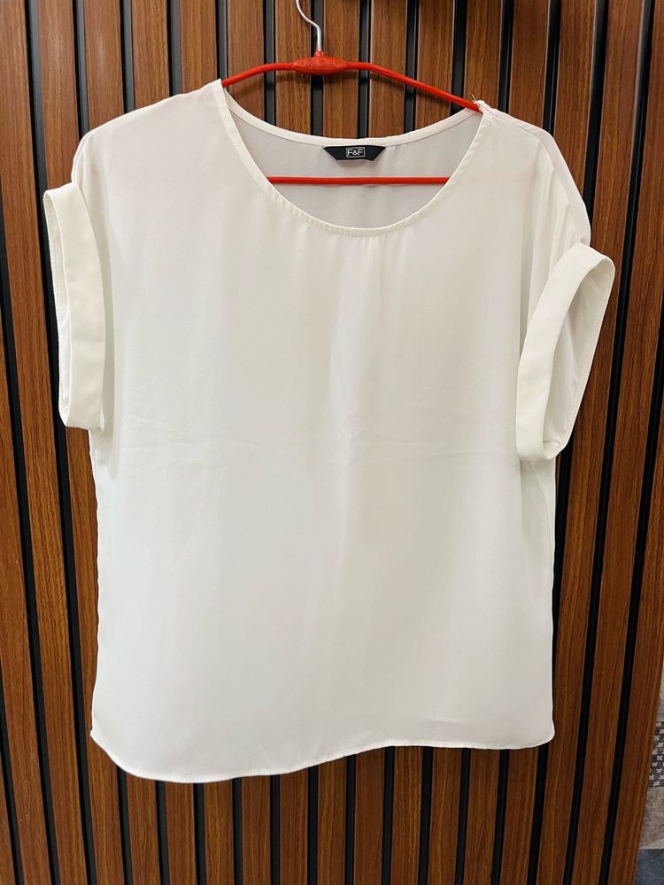 White Top - Casual &amp; Stylish
