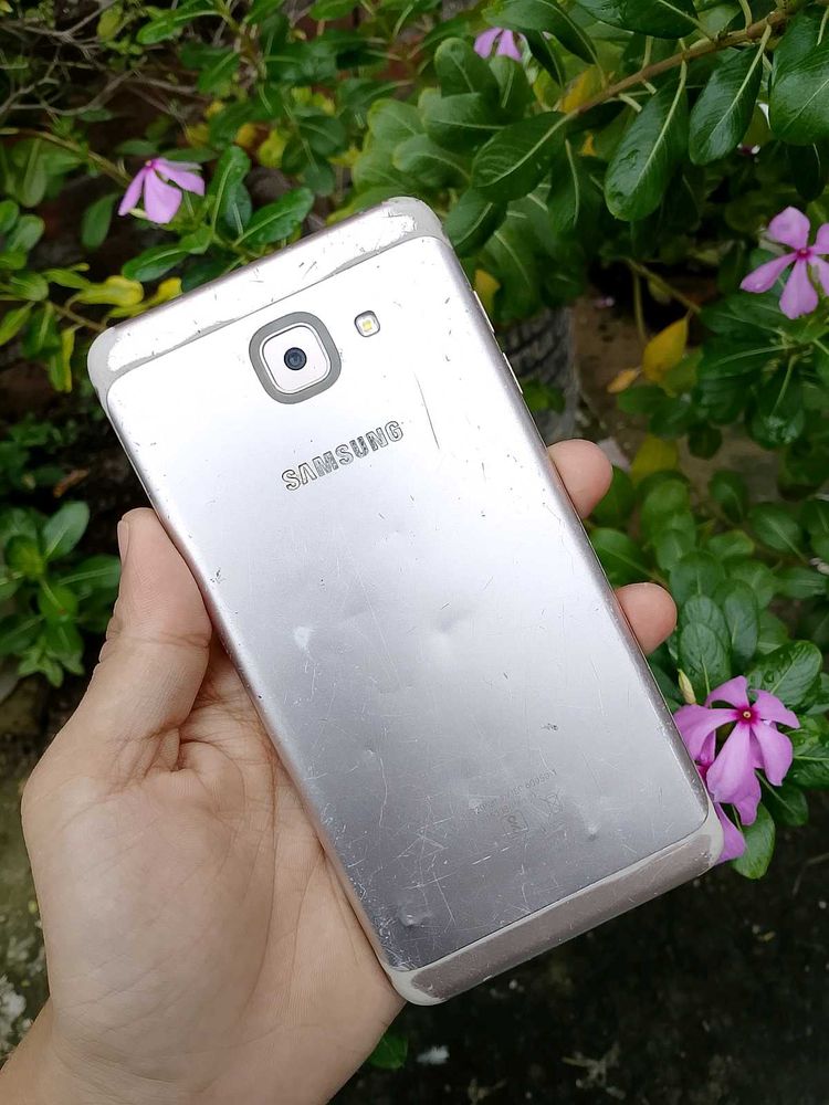 Samsung J7 max