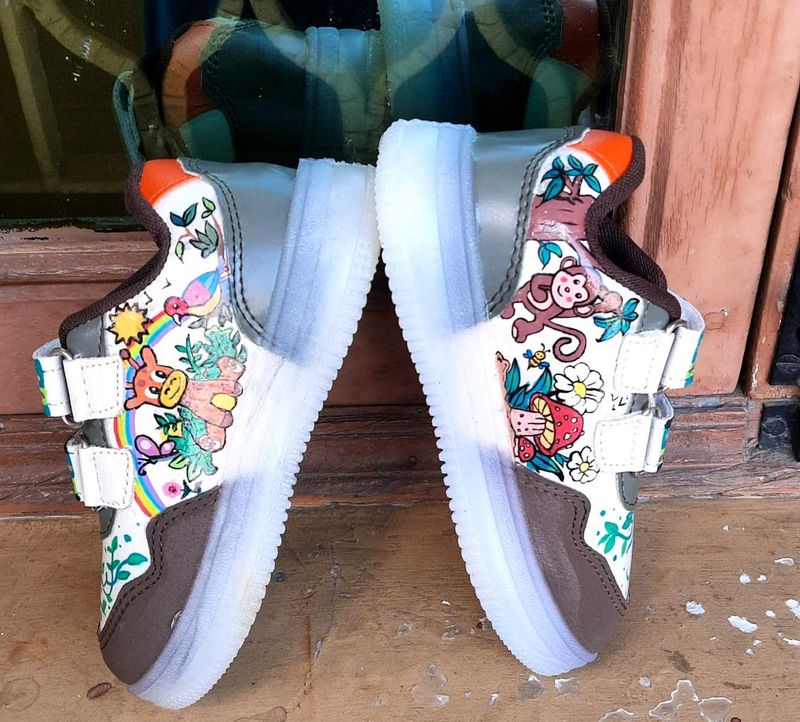 Cute Kids&#39; Light-Up Sneakers