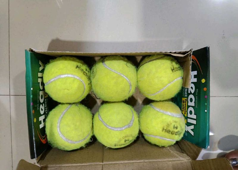 Silver&#39;s Headly Heavy Cricket Tennis Ball