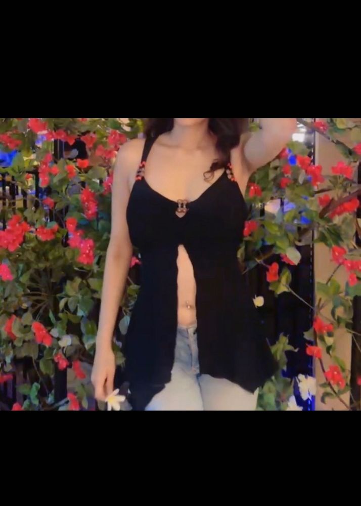 Pretty Slit Cut Out Top