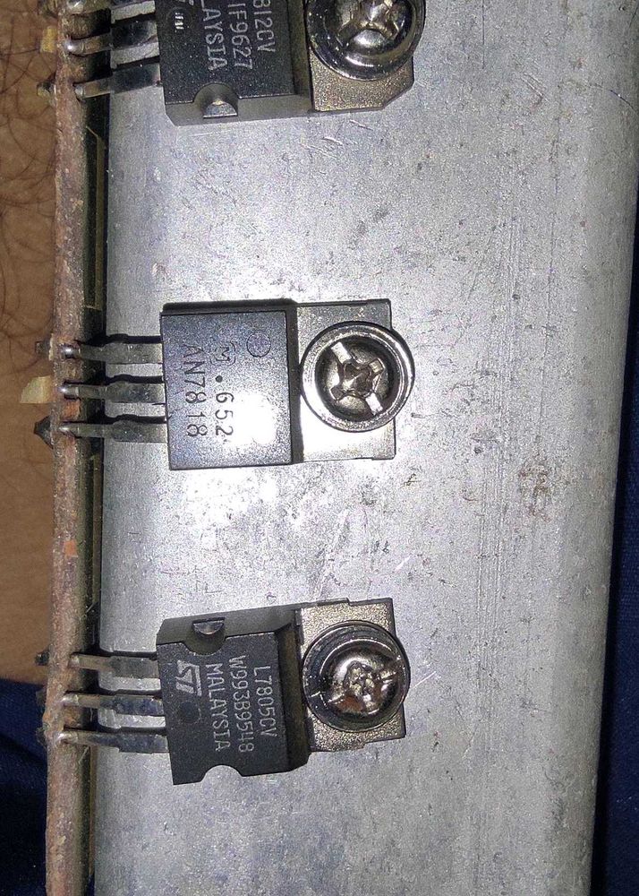 7805 , 7812 , 7818 IC