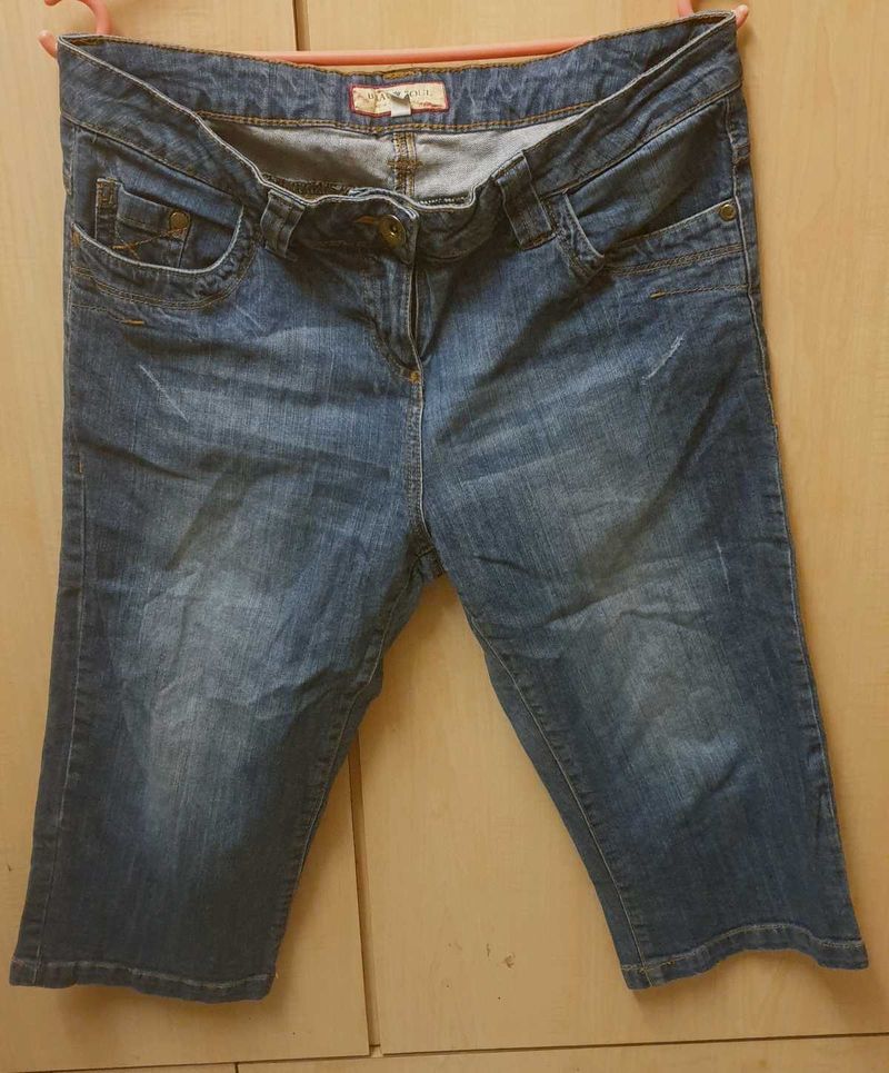 Stylish Fitted Denim Shorts  3/4ths