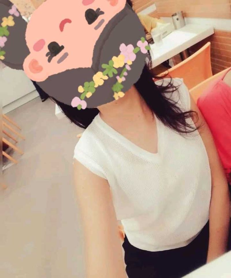White V-Neck Knit Net Top