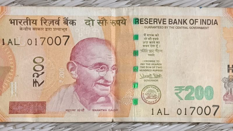 Rare 007 Series 200 Rs. Note