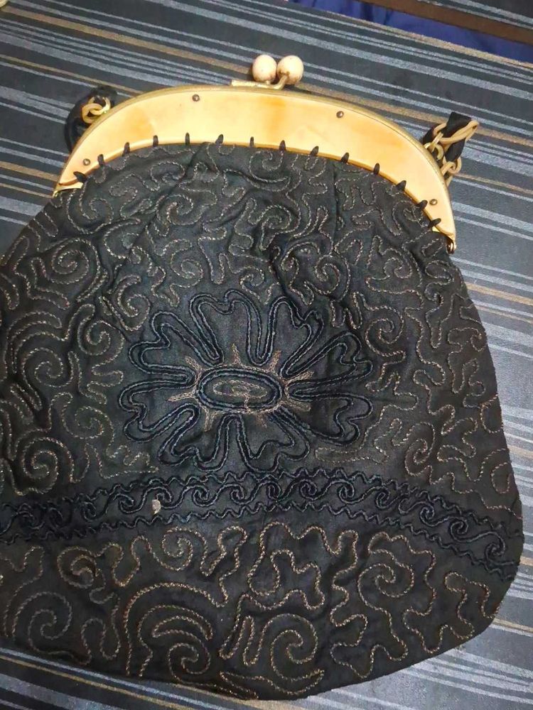 Vintage Embroidered Kiss Lock Purse