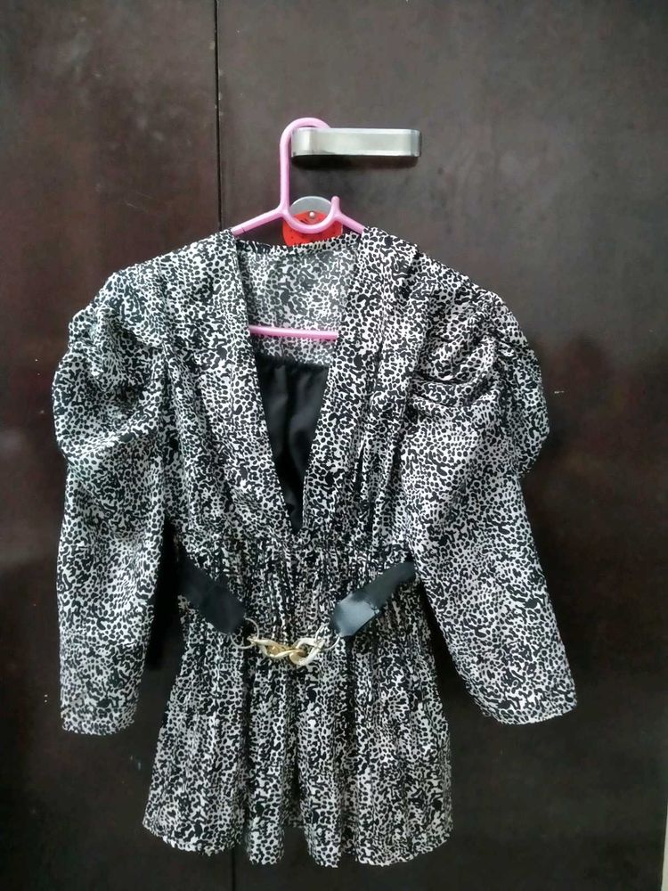 Chic Animal Print Top