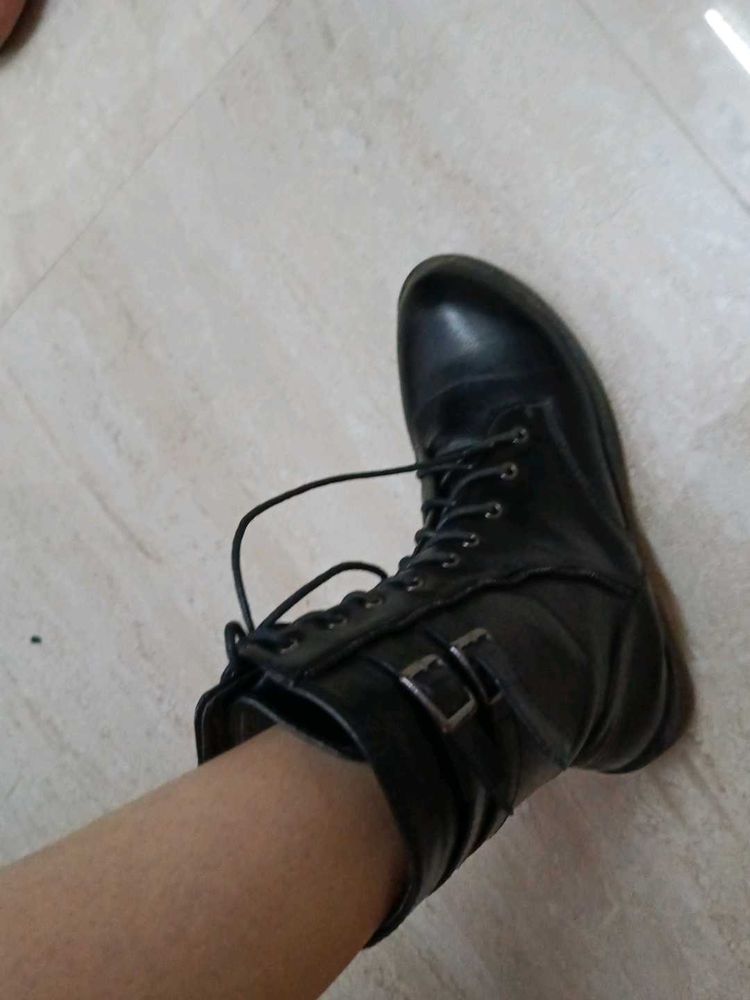 Ket importa Black Boots