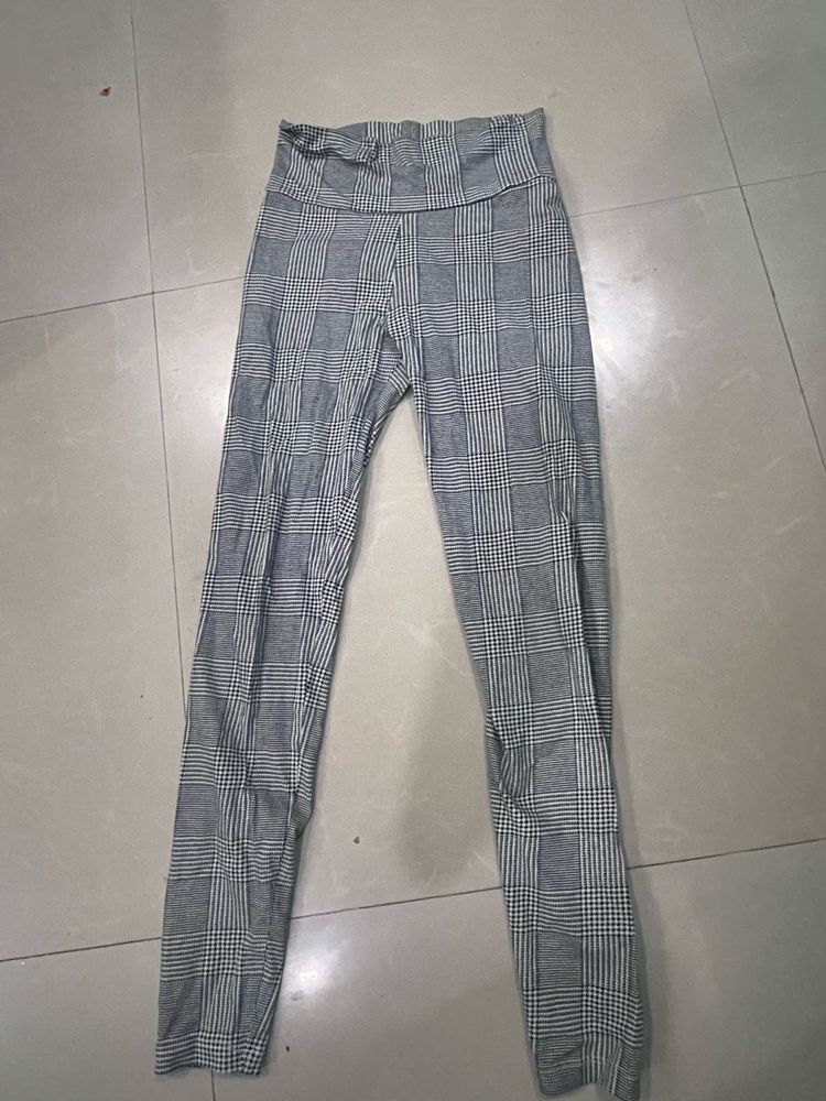 Gray Plaid High-Waisted Leggings