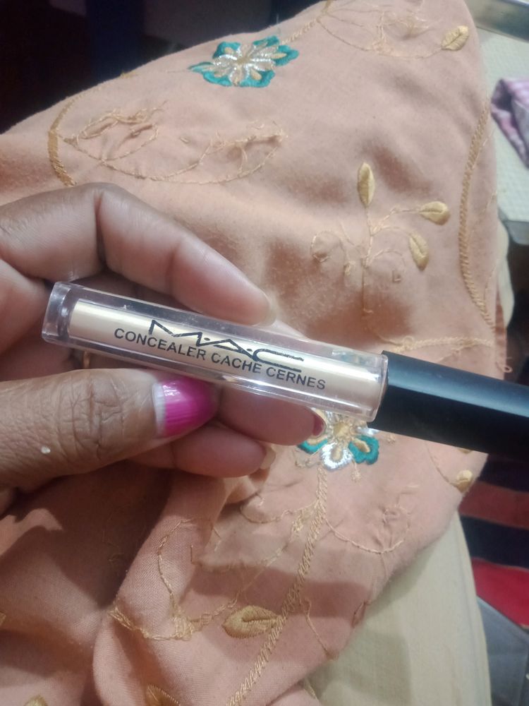 MAC Cosmetics Concealer