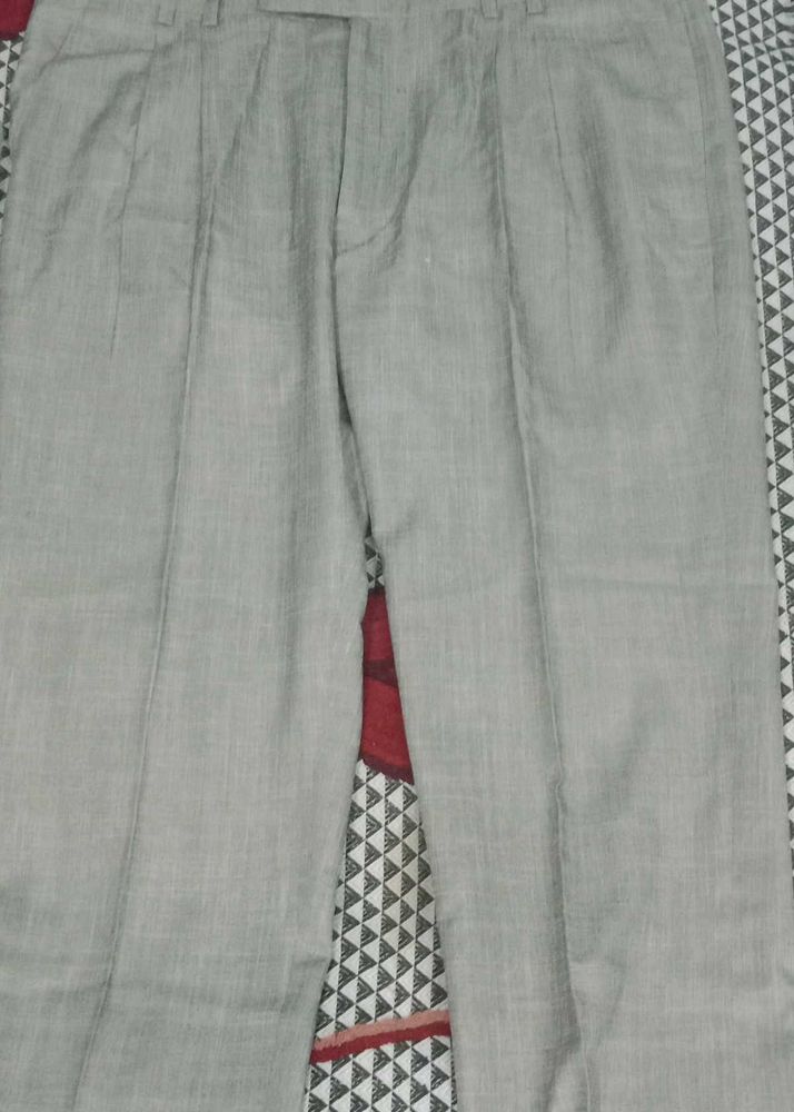 Stitched men&#39;s pants