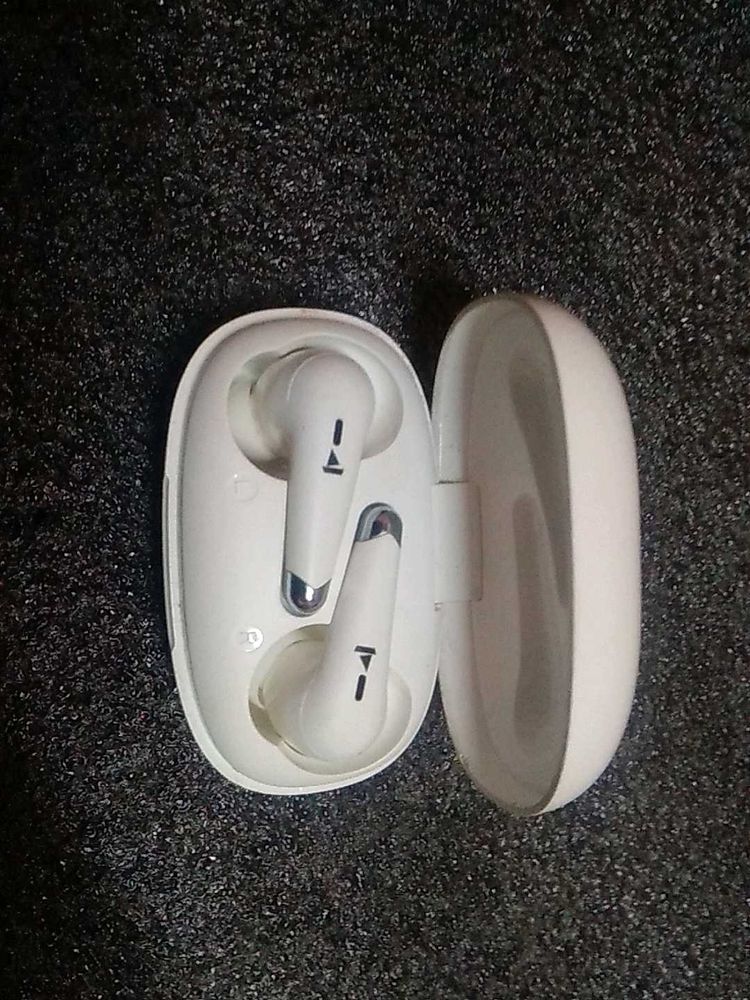 BoAt Wireless Earbuds - White