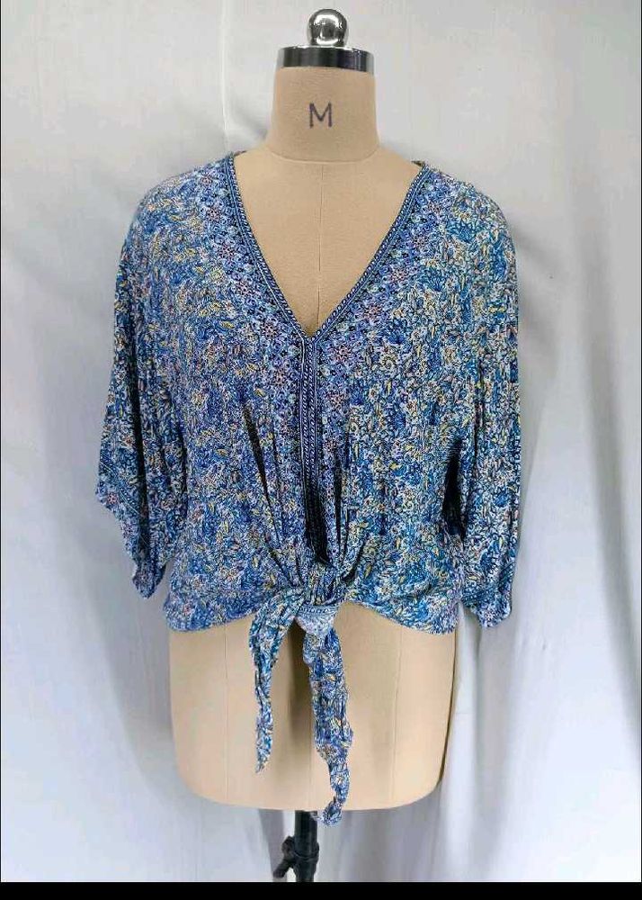 New Neck Border Tieknot Crop Top