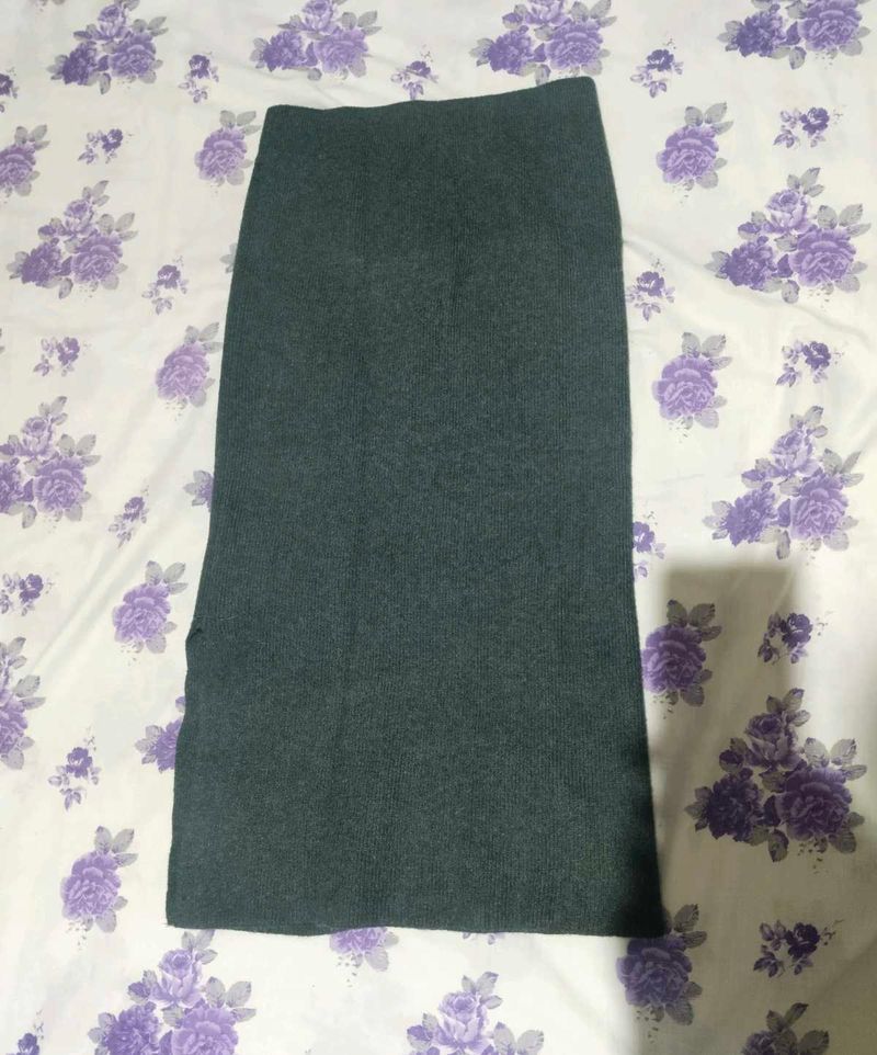 Elegant Gray Knit Pencil Skirt with side slit