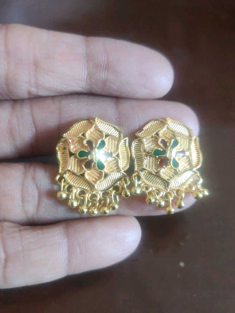 Elegant Gold Tone Stud Earrings