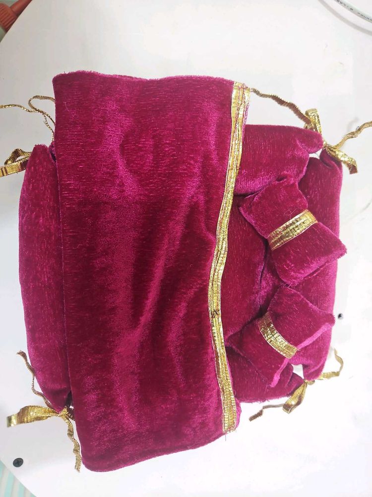 Ladoo Gopal velvet bed for winter
