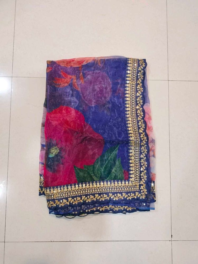 Floral Print Embellished Saree 🥻