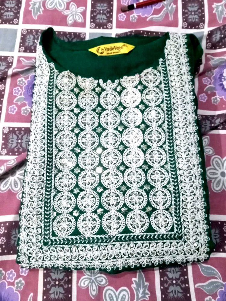 Elegant Green Embroidered Kurta